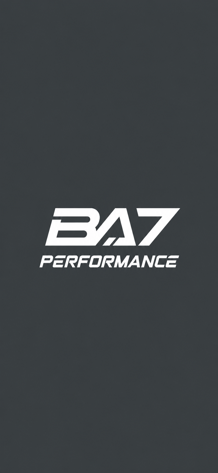 BA7 Performance Logo auf anthrazitfarbenem Hintergrund